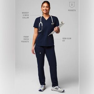 Women's Fabletics Scrub Set